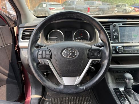 Used 2018 Toyota Highlander Limited AWD/4WD image 9
