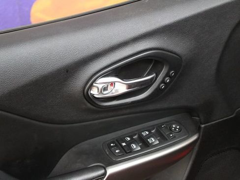 Used 2021 Jeep Cherokee High Altitude AWD/4WD image 13