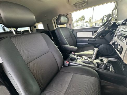 Used 2008 Toyota FJ Cruiser Base 4x4 4dr SUV 5A image 11