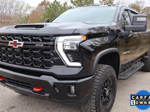 Used 2025 Chevrolet Silverado 2500 ZR2 w/ Technology Package image 11