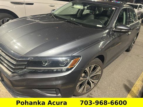 Used 2021 Volkswagen Passat 2.0T SE image 2