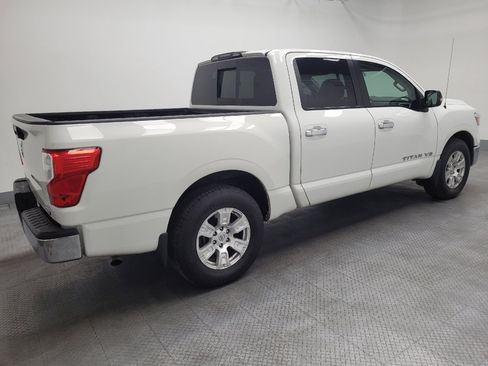 Used 2018 Nissan Titan SV image 10