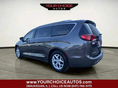 Used 2018 Chrysler Pacifica Touring-L Plus w/ Tire & Wheel Group FWD image 3