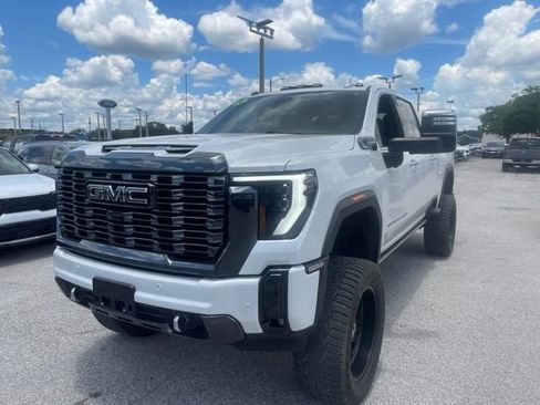 Used 2024 GMC Sierra 2500 Denali Ultimate AWD/4WD image 2