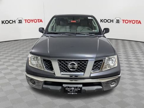 Used 2010 Nissan Frontier SE image 2