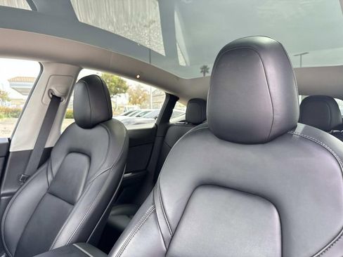 Used 2021 Tesla Model Y Long Range AWD/4WD image 21