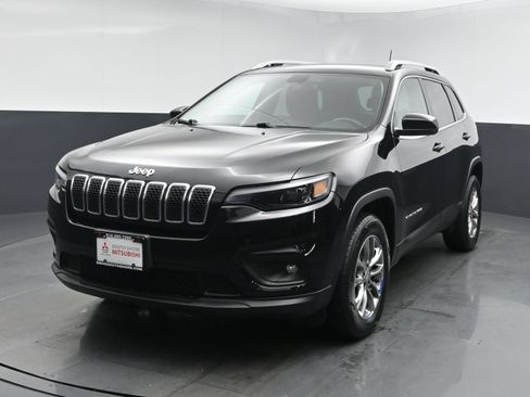 Used 2019 Jeep Cherokee Latitude Plus w/ Cold Weather Group AWD/4WD image 20