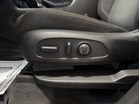 Used 2020 Chevrolet Traverse LT FWD image 12