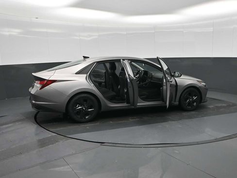 Used 2022 Hyundai Elantra SEL image 28