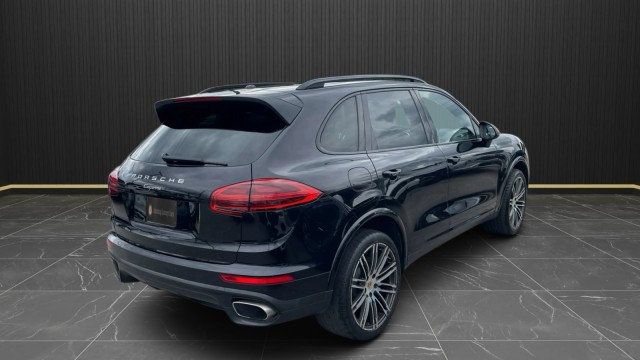 Used 2017 Porsche Cayenne AWD/4WD image 4