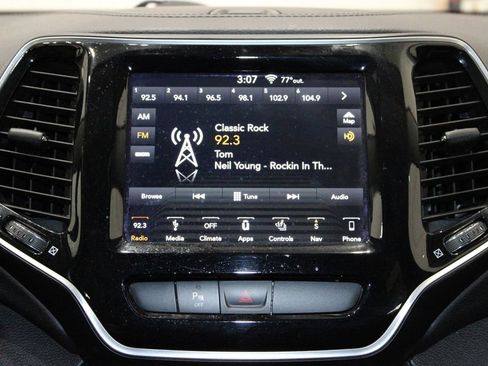 Used 2019 Jeep Cherokee Limited image 30