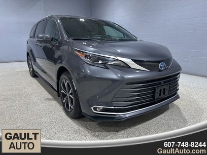 Used 2025 Toyota Sienna Platinum