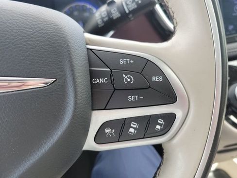 Used 2017 Chrysler Pacifica Limited w/ Advanced Safetytec Group image 19