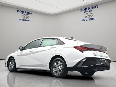 New 2026 Hyundai Elantra SE FWD image 14