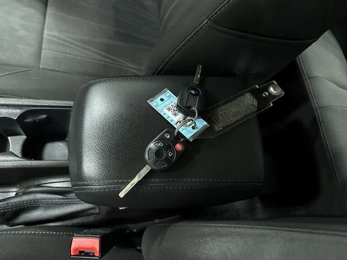 Used 2016 Ford Focus SE w/ SE Power Seat Package image 32