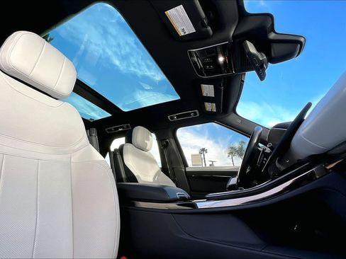 Used 2025 Land Rover Range Rover Sport Dynamic SE image 22