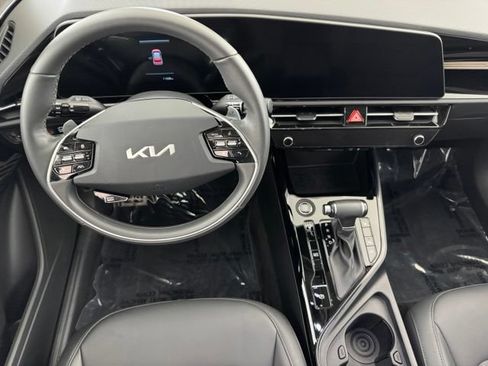 Certified 2025 Kia Niro EX Touring FWD image 23