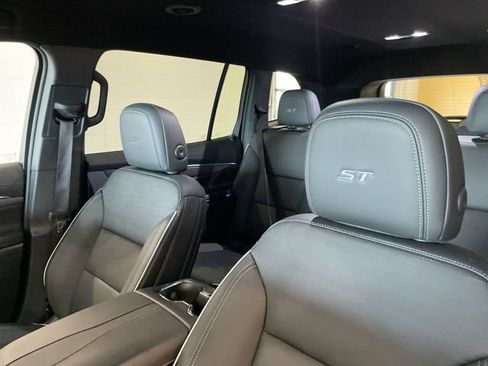 Certified 2026 Buick Enclave Sport Touring FWD image 12