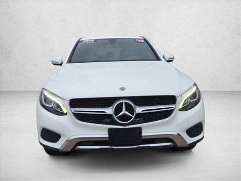 Used 2019 Mercedes-Benz GLC 300 4MATIC Coupe image 2
