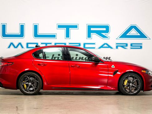 Used 2024 Alfa Romeo Giulia Quadrifoglio image 11