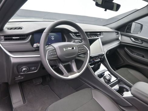 New 2025 Jeep Grand Cherokee L Altitude image 33