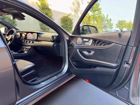 Used 2017 Mercedes-Benz E 400 4MATIC Wagon image 68
