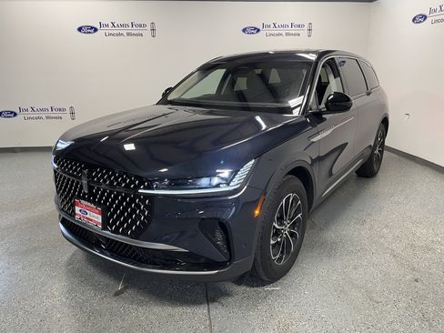 Used 2024 Lincoln Nautilus Premier w/ Equipment Group 102A image 3