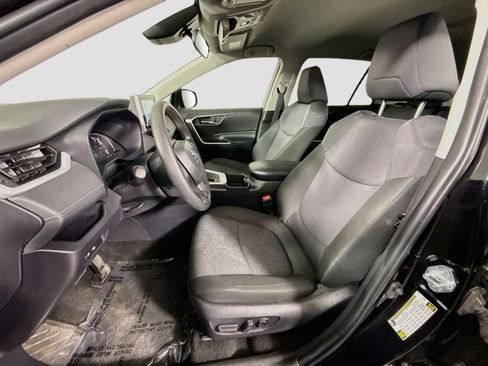 Used 2025 Toyota RAV4 XLE AWD/4WD image 22