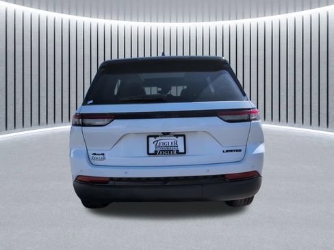 Used 2024 Jeep Grand Cherokee Limited w/ Black Appearance Package image 8