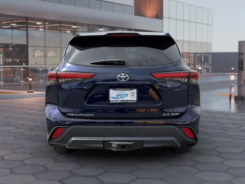 Used 2021 Toyota Highlander XLE AWD/4WD image 7