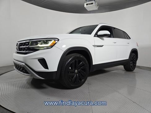 Used 2022 Volkswagen Atlas Cross Sport SE image 2
