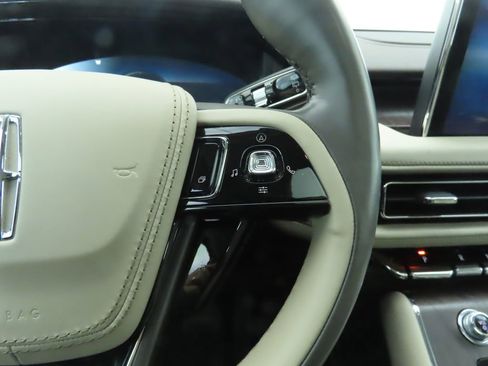 Used 2022 Lincoln Aviator Reserve w/ Equipment Group 201A image 12