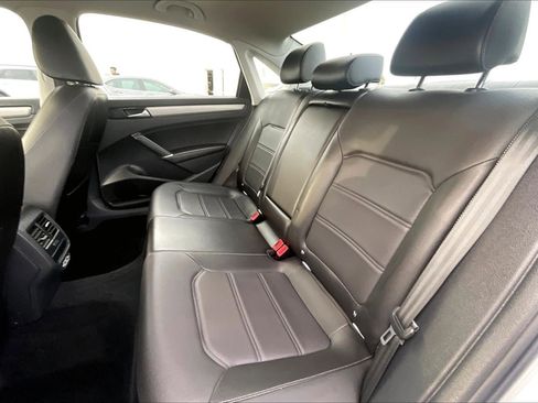 Used 2022 Volkswagen Passat 2.0T SE image 23