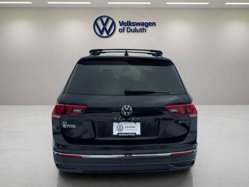 Certified 2024 Volkswagen Tiguan SE image 4