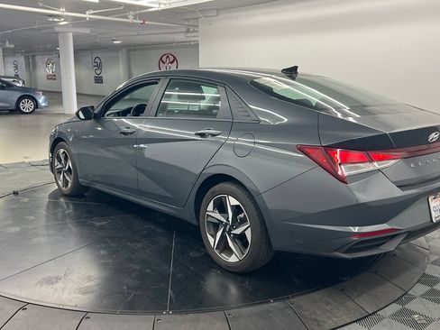 Used 2023 Hyundai Elantra SEL w/ Convenience Package FWD image 4