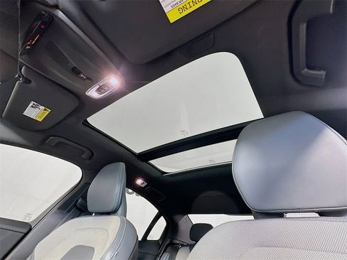 Used 2022 Volvo S60 B5 R-Design w/ Advanced Package image 20