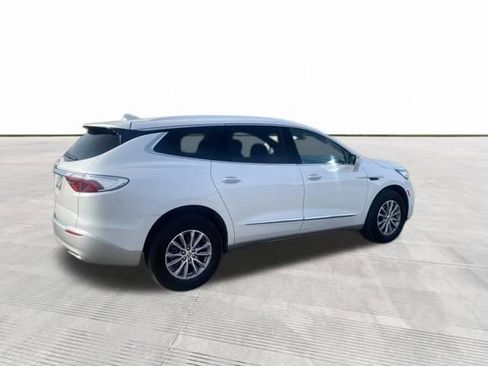 Used 2023 Buick Enclave Essence image 5