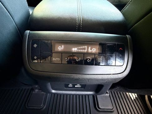 Used 2022 Nissan Pathfinder SL FWD image 43