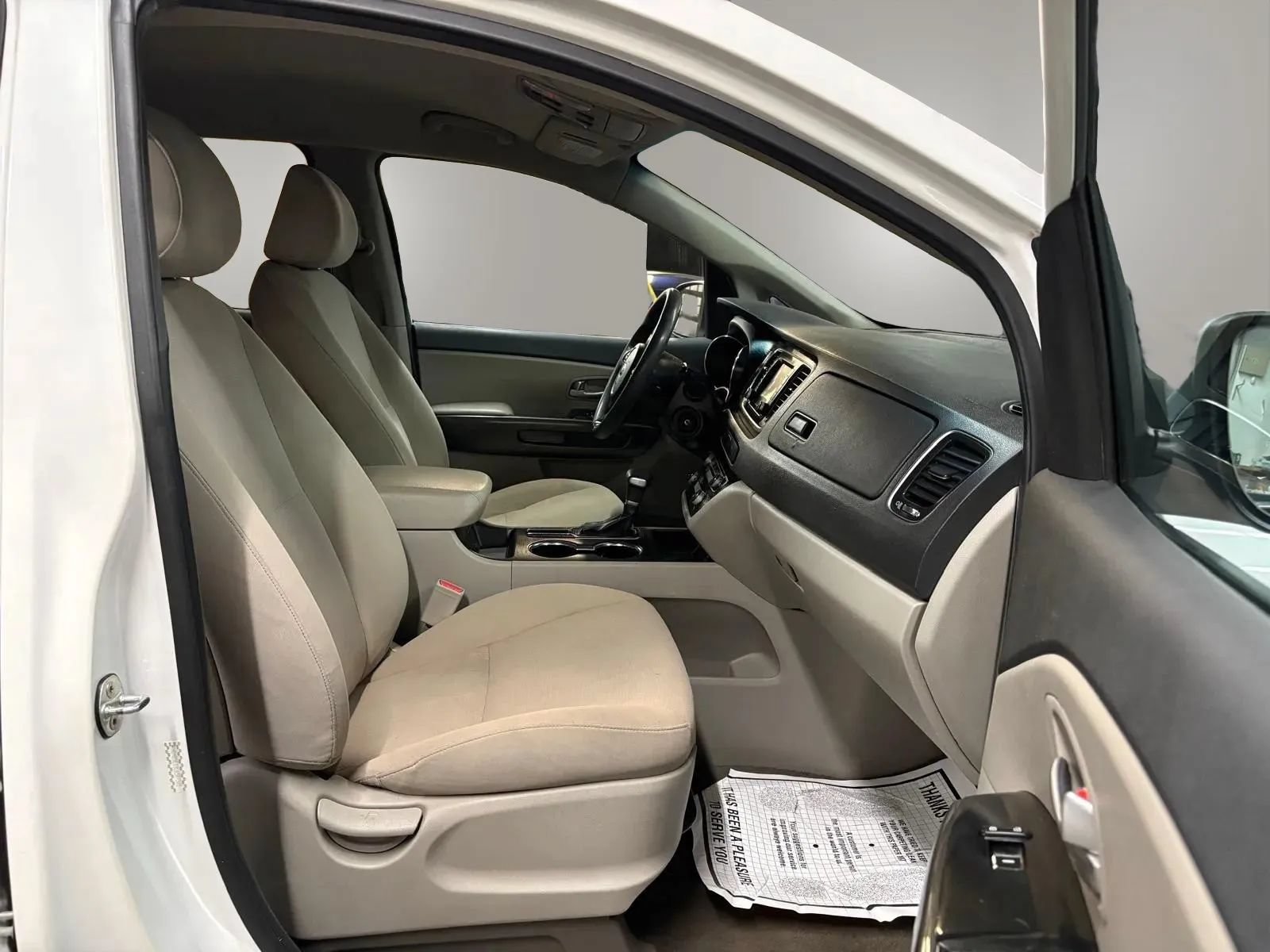 Used 2020 Kia Sedona LX FWD image 16