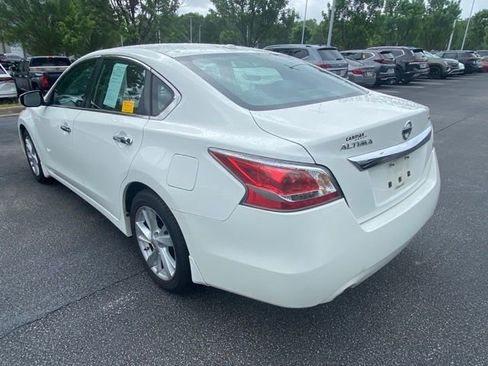 Used 2015 Nissan Altima 2.5 SV w/ Convenience Package FWD image 10