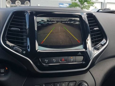 Certified 2022 Jeep Cherokee Limited w/ Elite Package AWD/4WD image 29