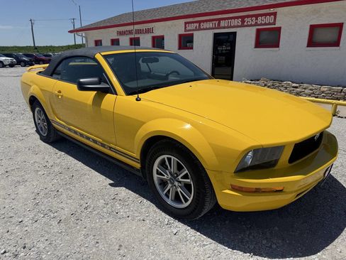 Used 2005 Ford Mustang Premium RWD image 1