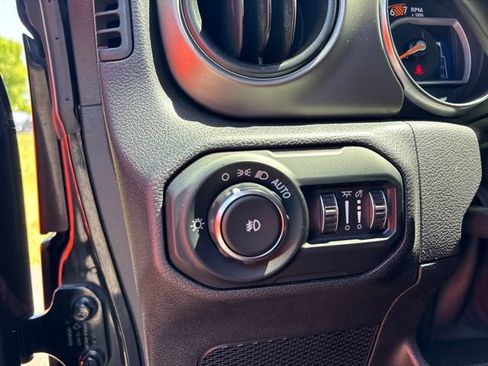 Used 2021 Jeep Wrangler Sport AWD/4WD image 32
