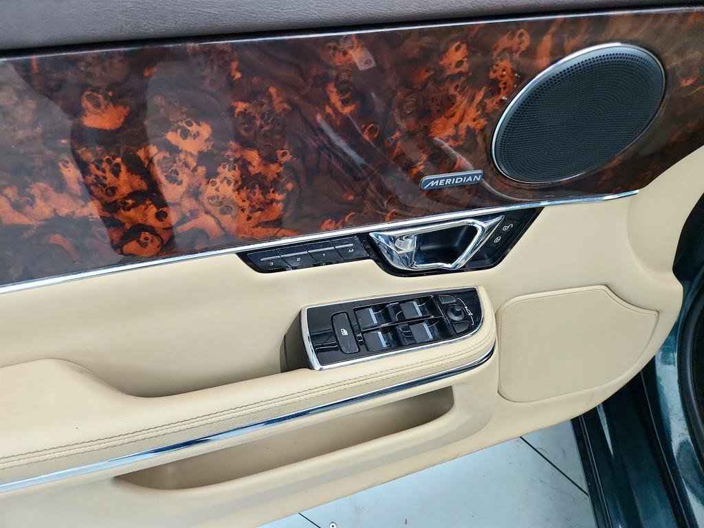 Used 2015 Jaguar XJ AWD image 22