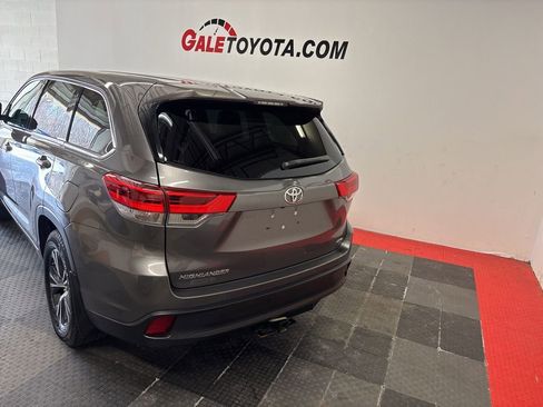 Used 2018 Toyota Highlander LE image 9