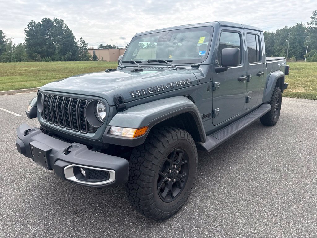 Used 2025 Jeep Gladiator Sport AWD/4WD image 3