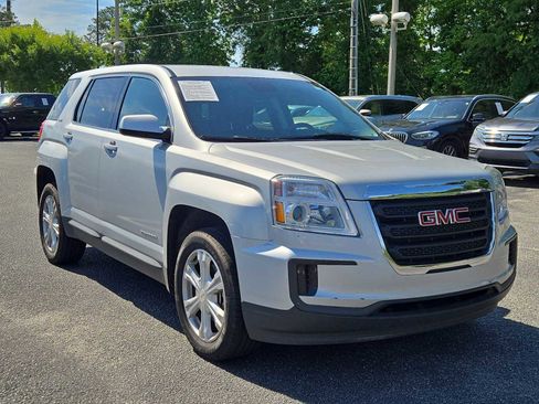 Used 2017 GMC Terrain SLE FWD image 1