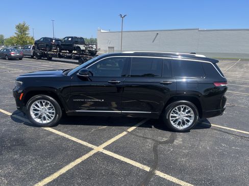 Used 2021 Jeep Grand Cherokee L Summit w/ Luxury Tech Group V image 3