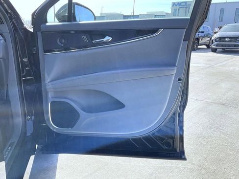 Used 2023 Lincoln Nautilus Reserve w/ Equipment Group 201A image 17