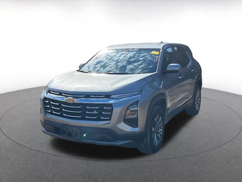Used 2025 Chevrolet Equinox LT image 4